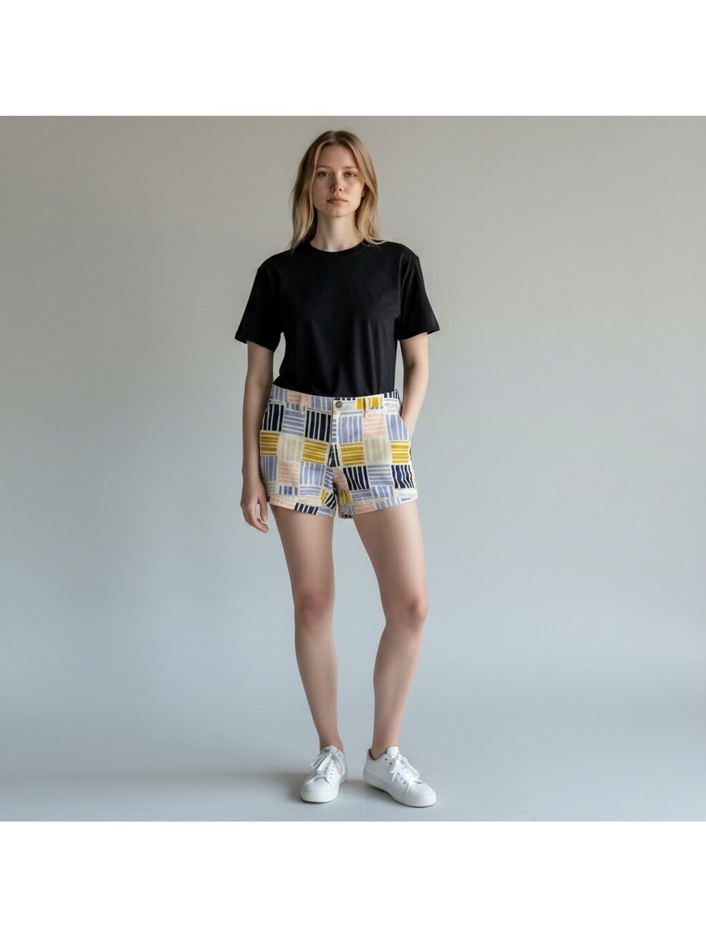 Old Navy Shorts Women 8 White Geometric Mid Rise Chino Cotton Pockets Casual